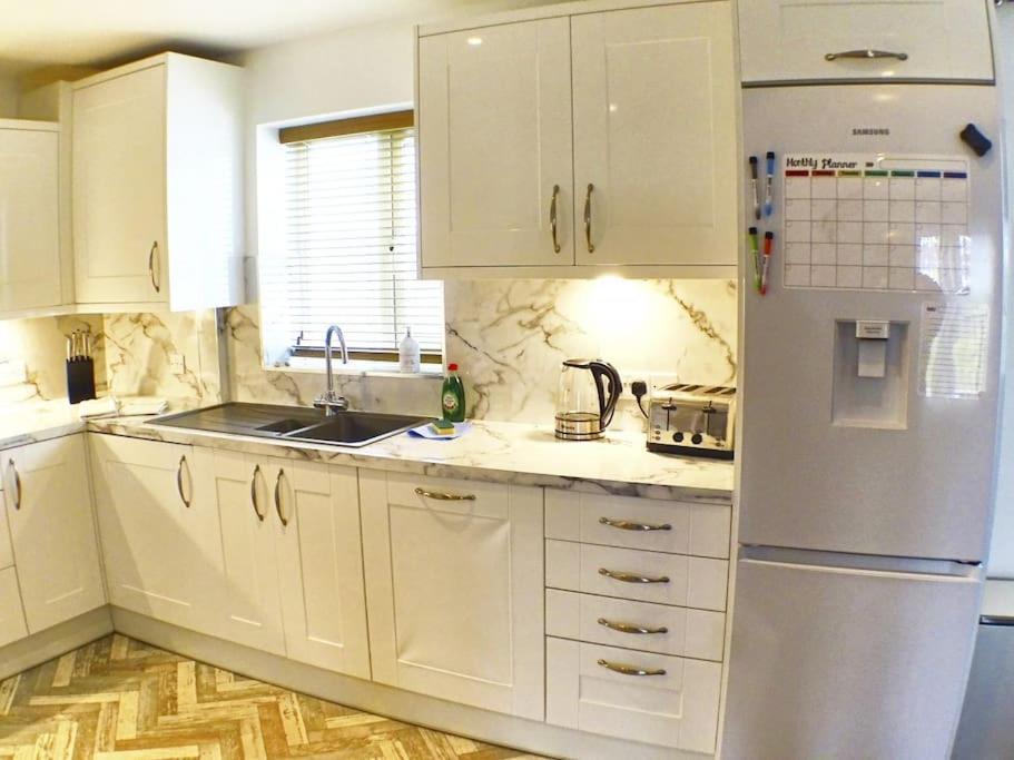 Pete's Place - 97a Grantley Gardens - Devon *